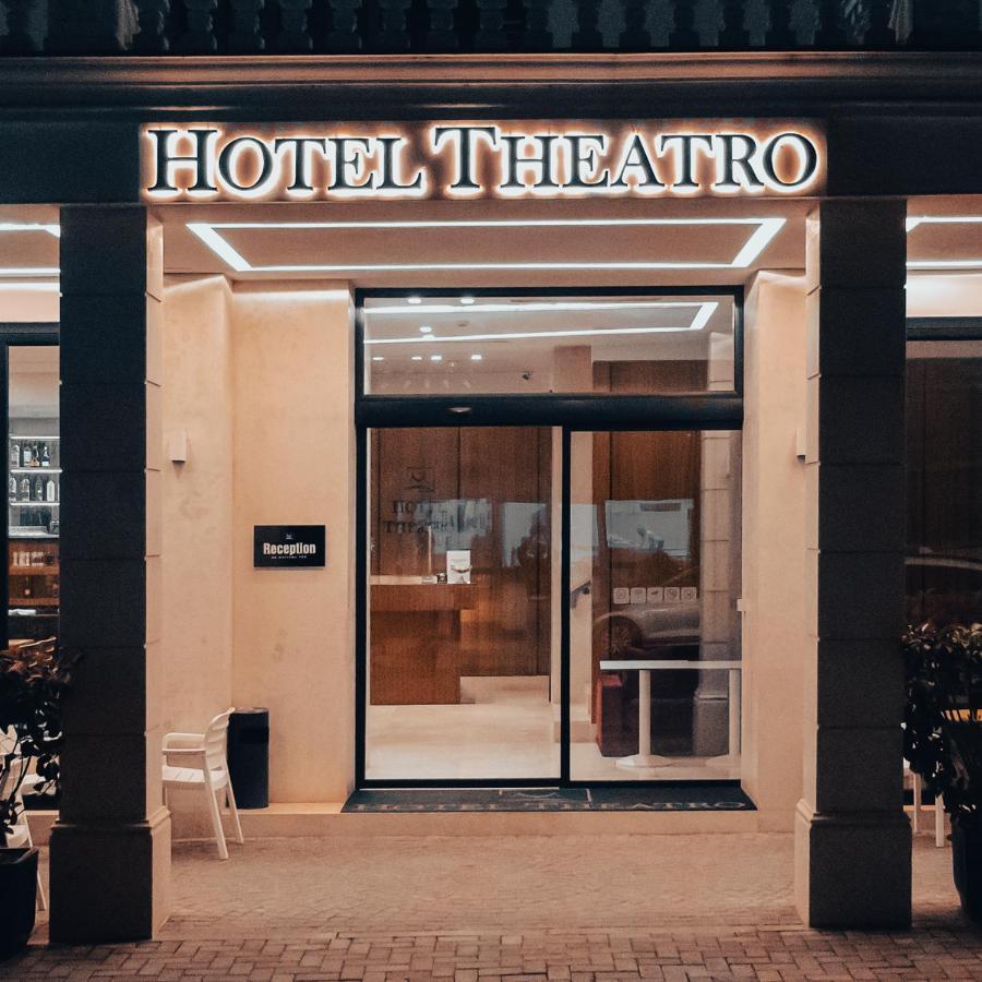 Hotel Theatro- City Center Тирана Екстер'єр фото